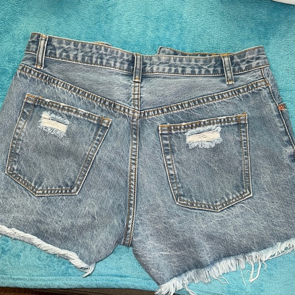 Signature 8 Women’s High Waisted and Distressed Jean Shorts — Size S/26 - Picture 4 of 7